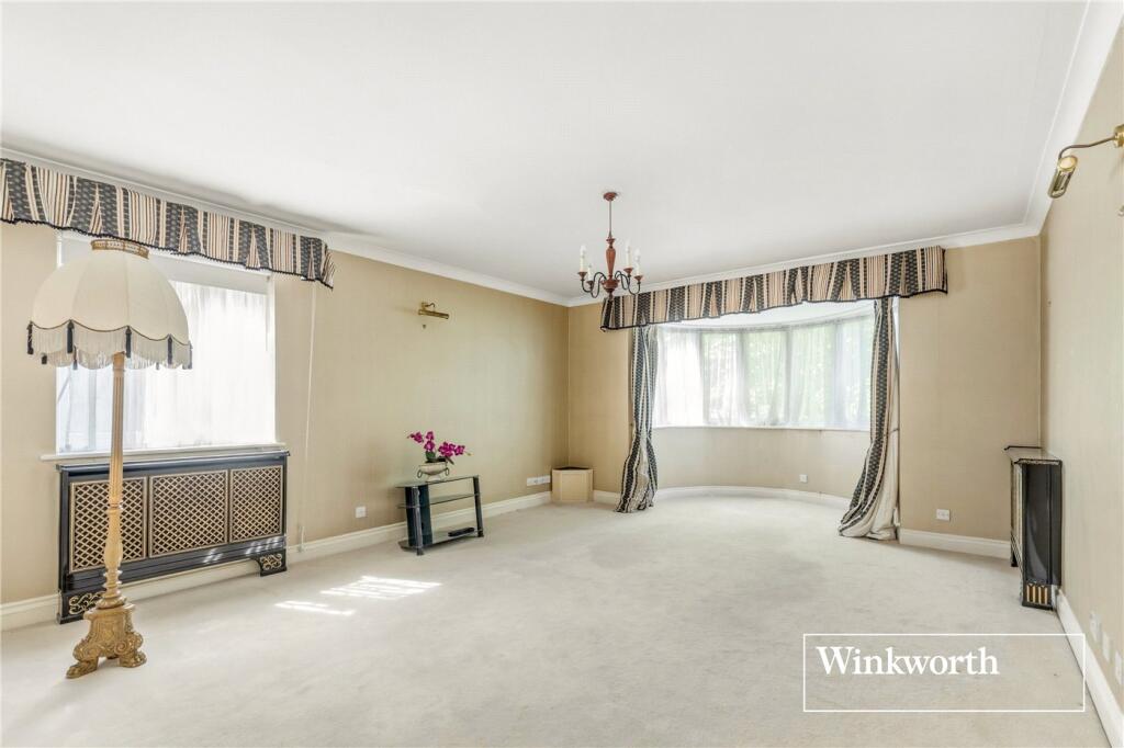 Main image of property: Hendon Lane, Finchley, London, N3