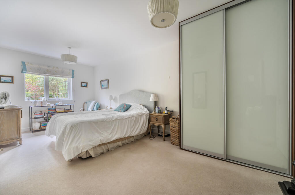 Apartment in Waverley, Haslemere - More