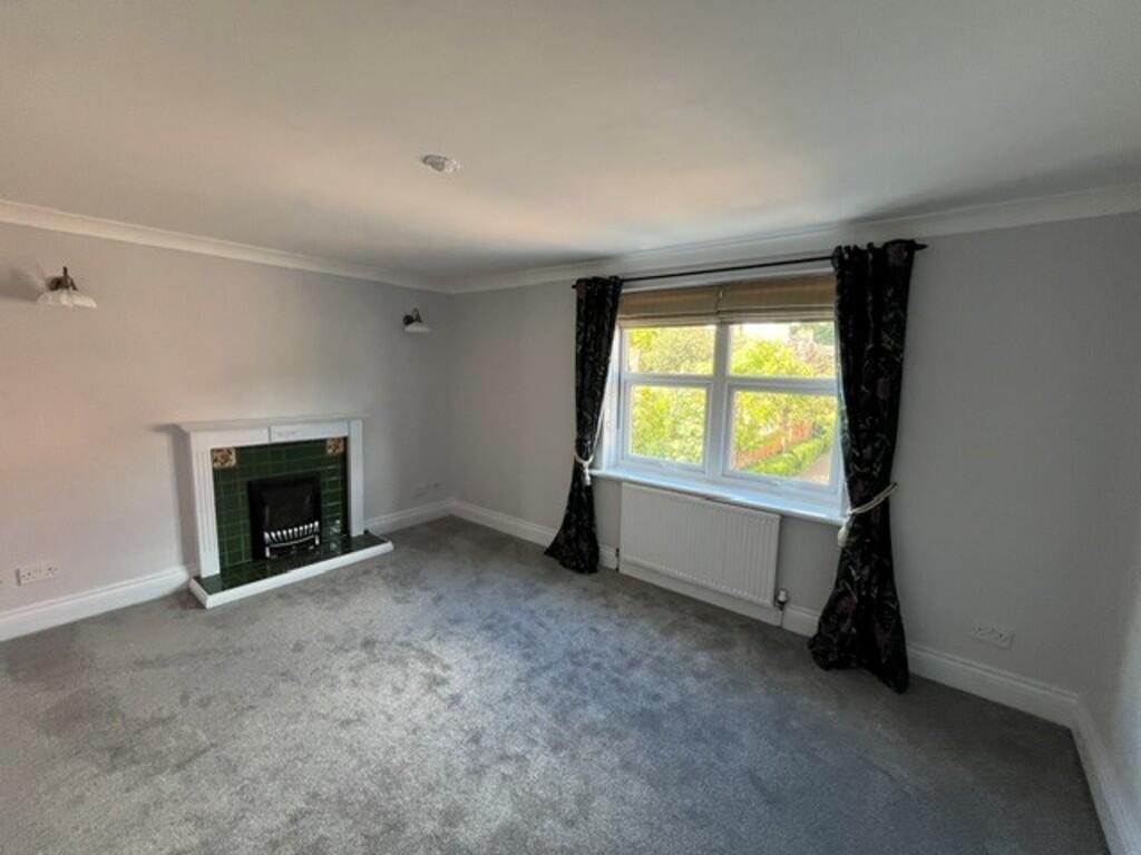 House in Lincoln - View 4