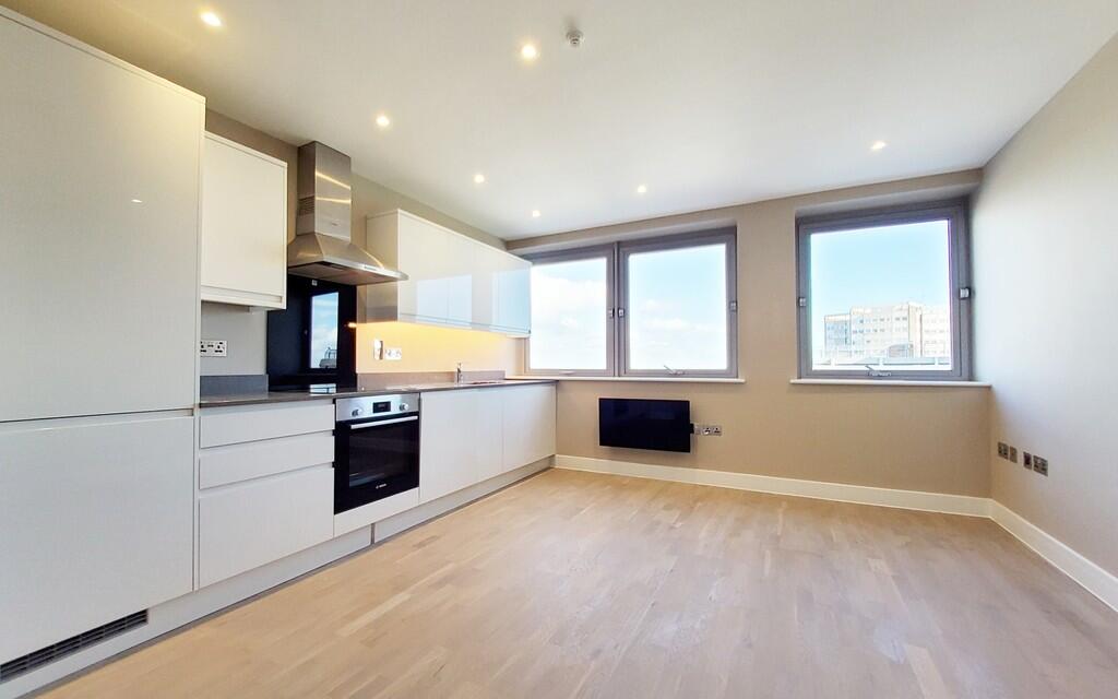 Apartment in Southend-on-Sea - View 5