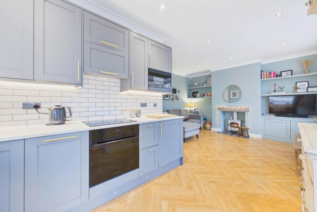House in Glasgow - More