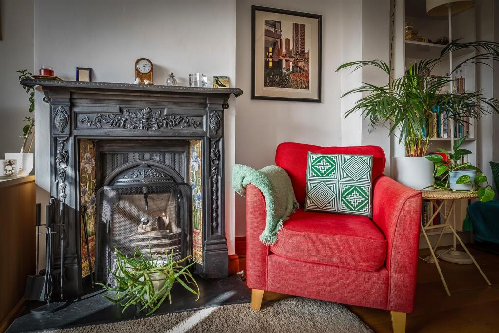 House in Redhill - More