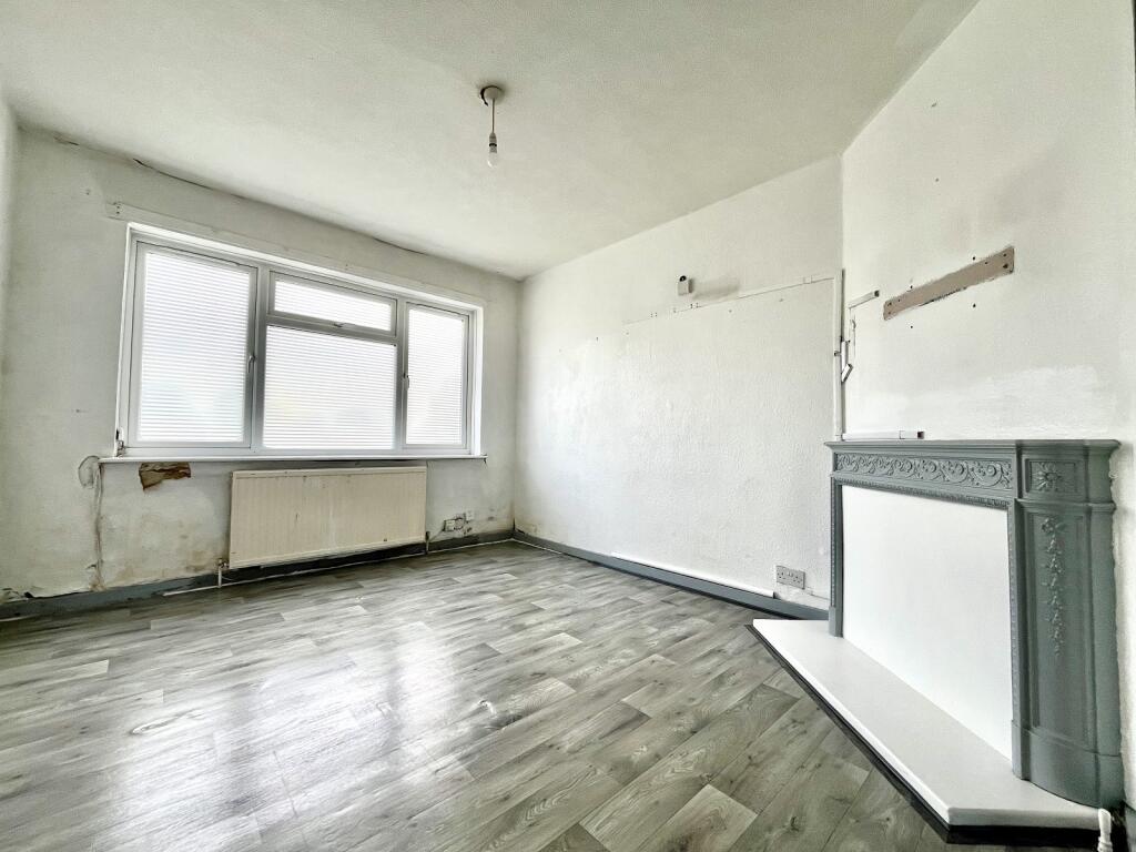 House in London, Royal Borough of Kingston upon Thames - View 2