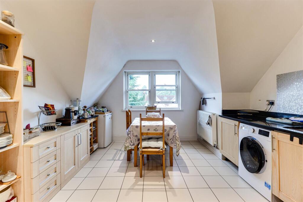 Apartment in Guildford, Surrey - View 4