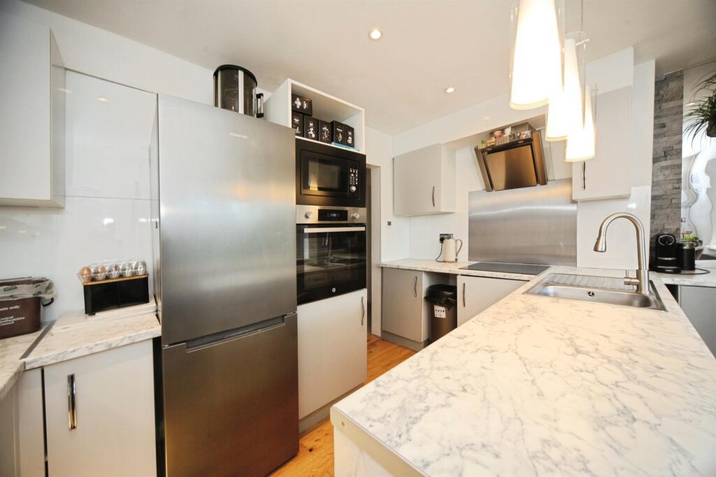 House in Dunstable, Central Bedfordshire - View 4