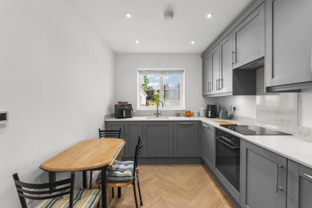 House in Uttlesford, Felsted - View 5