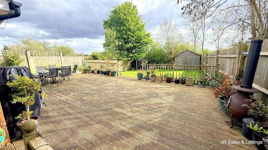 House in Waltham Cross, Goffs Oak - View 2