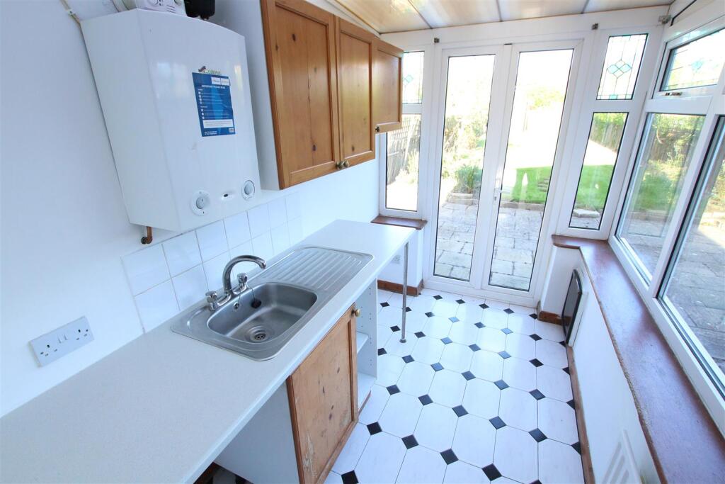 House in Northampton, West Northamptonshire - More