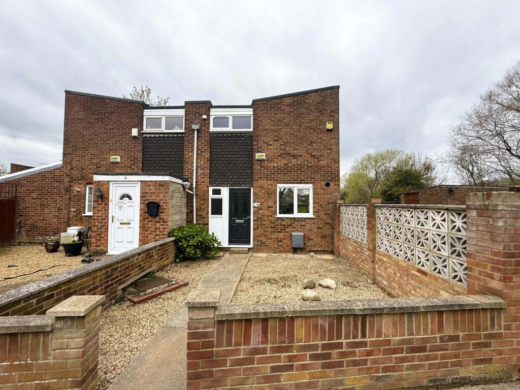 3-bed semi-detached on Fairfax Court, St. Neots, PE19, £290,000