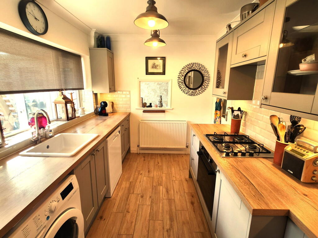 Hayseech, Cradley Heath, B64 7JN photo 3