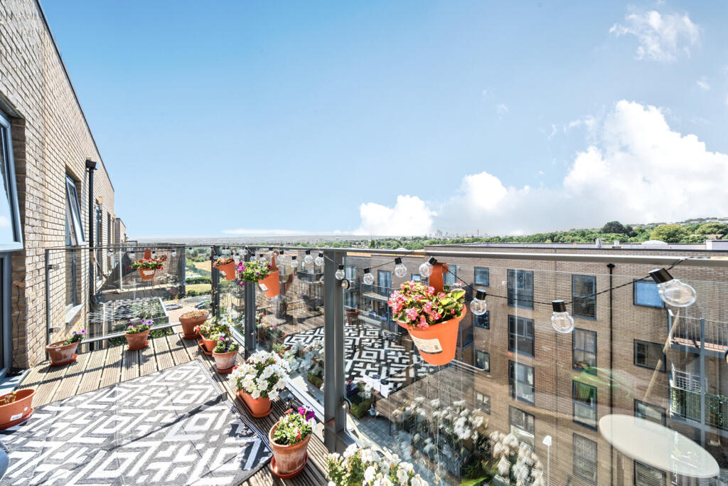 Main image of property: Apple Yard, London
