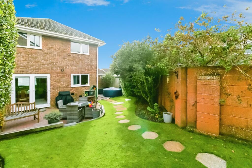 4-bed detached on Harding Close, Boverton, Llantwit Major, £350,000