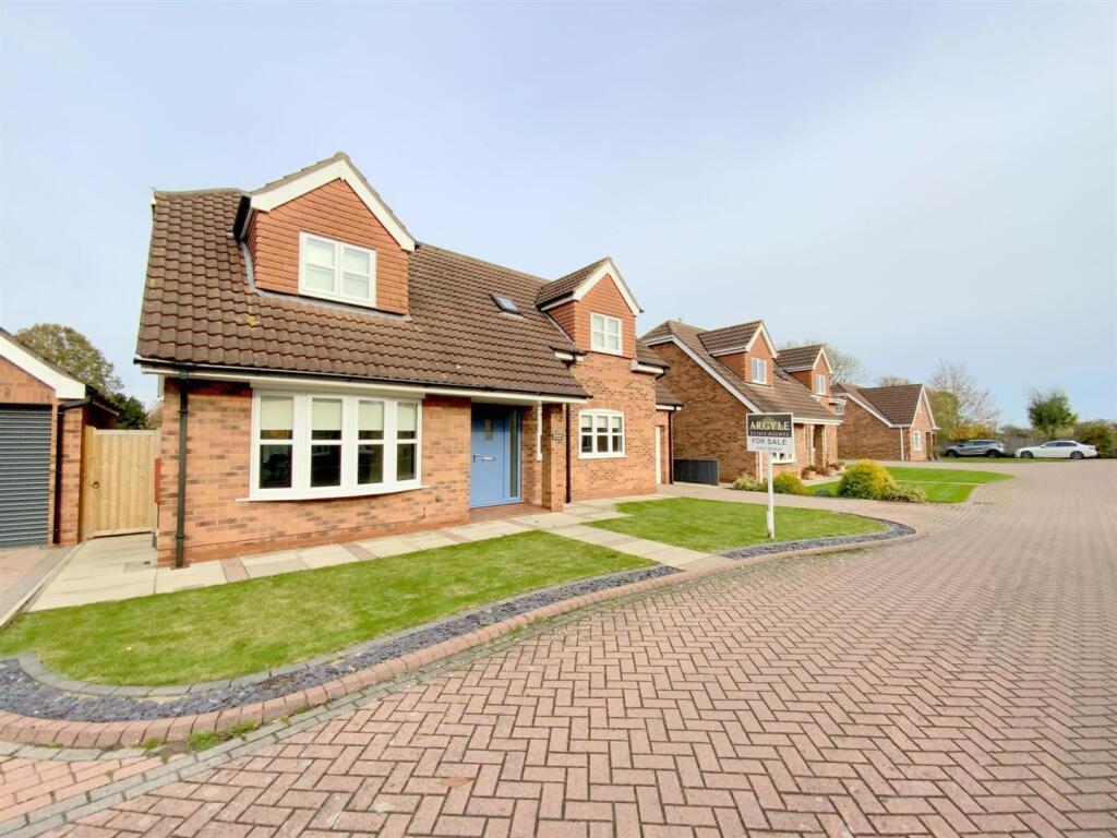 2-bed detached on Markhams Orchard, Grimsby, £330,000