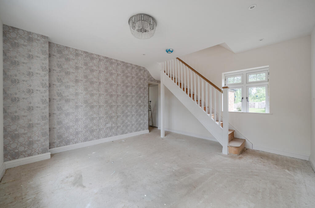 House in Waverley, Chiddingfold - More