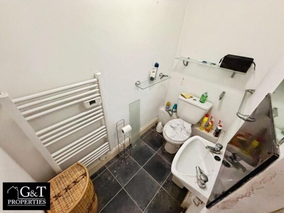 FIRST FLOOR BATHROOM