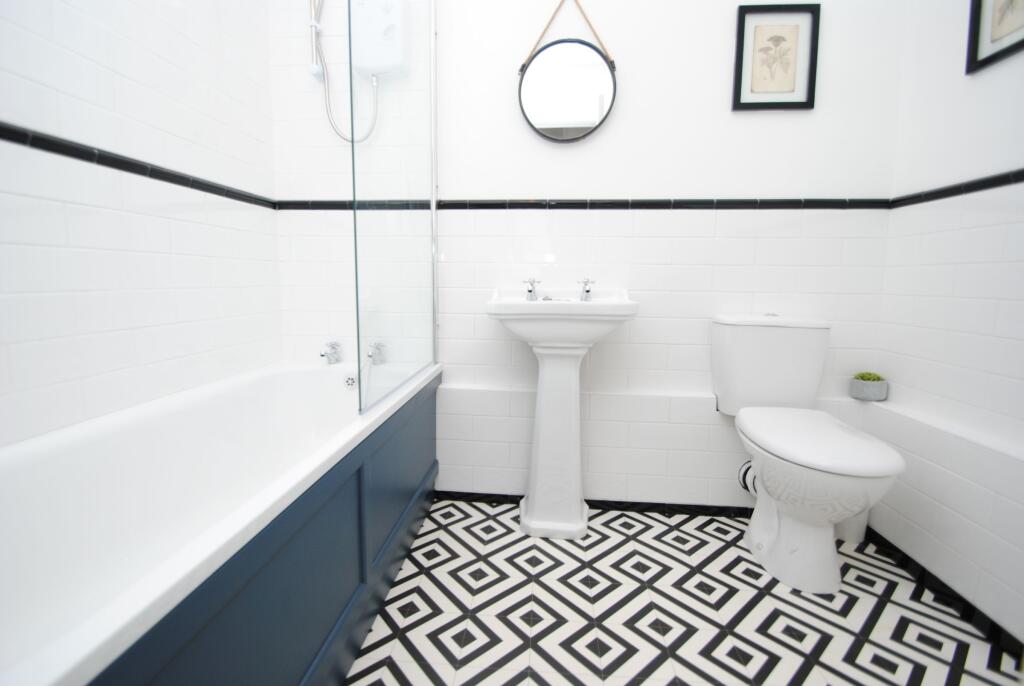 Apartment in Southend-on-Sea, Leigh-on-Sea - View 4