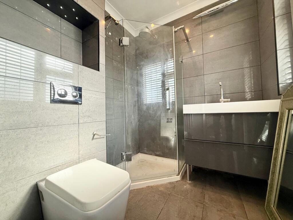 Manton Drive, Luton, LU2 photo 4