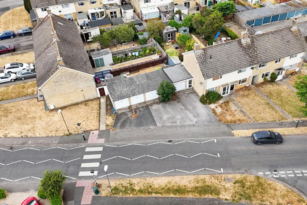 4 Garages + Forecourt | Cirencester - View 4