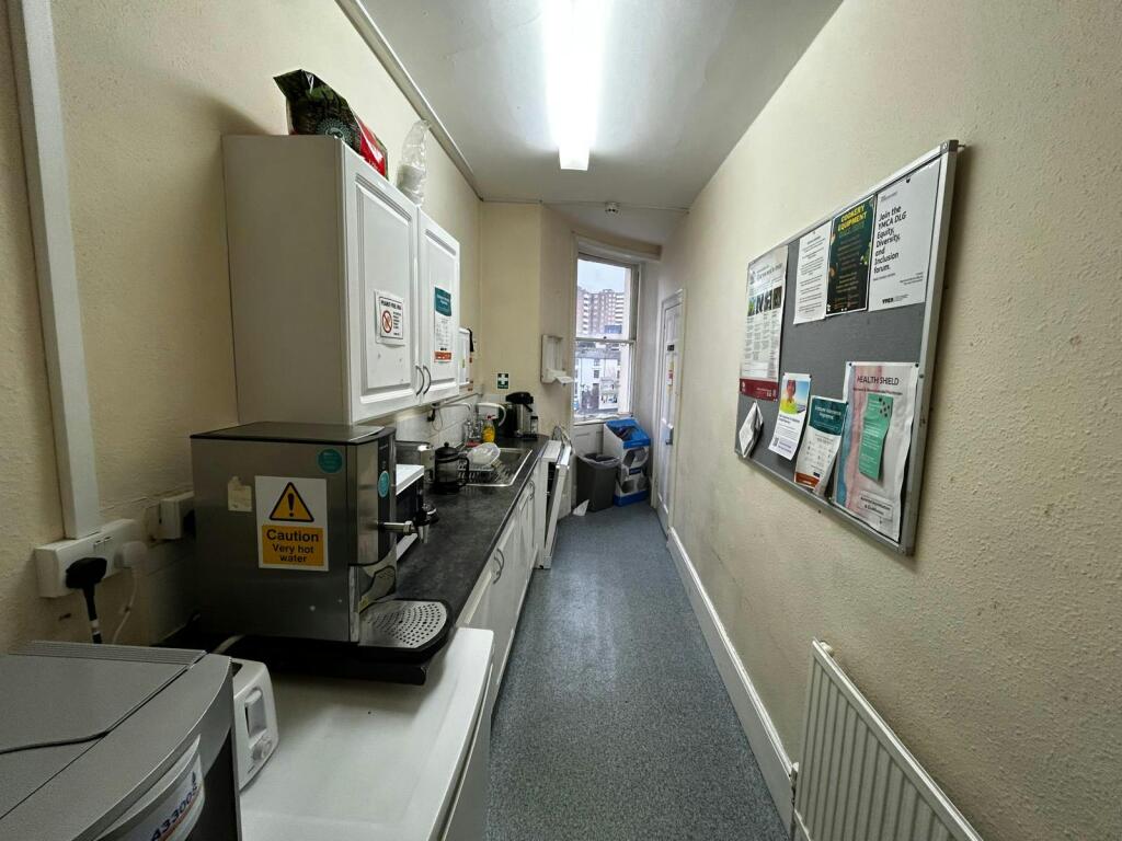Kitchen 1.jpeg