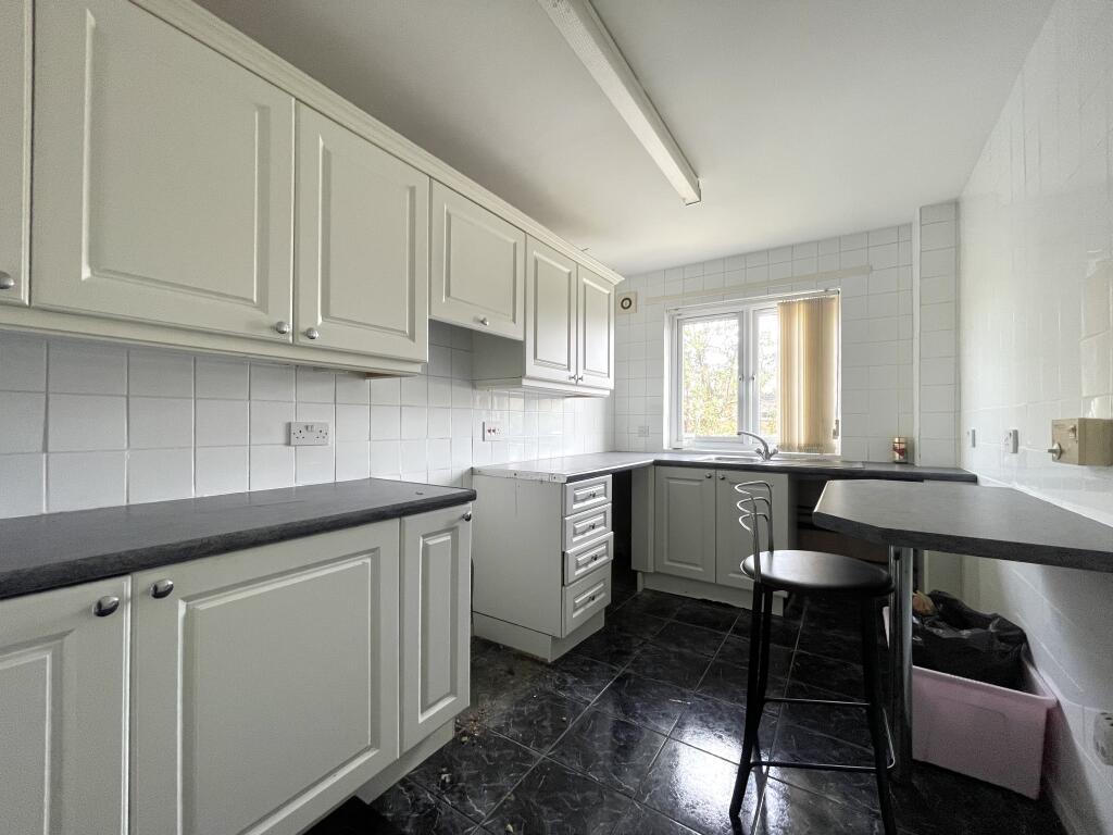 Apartment in Stockport, Woodley - View 5