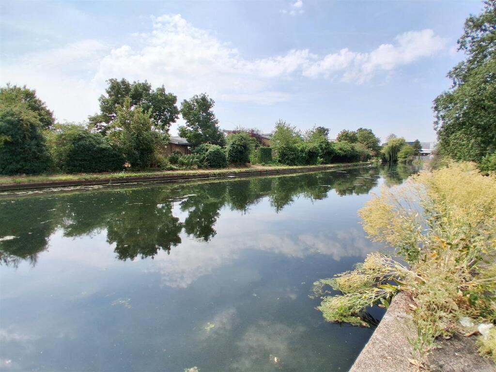 House in London - View 2