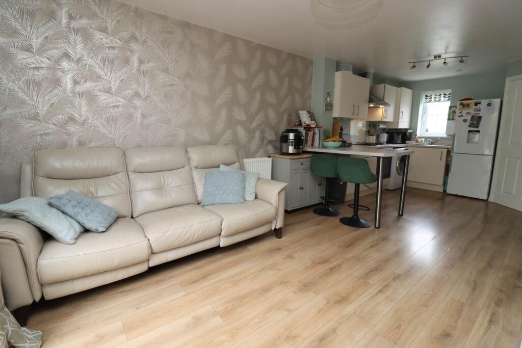 Marshall Close, Bromborough photo 4