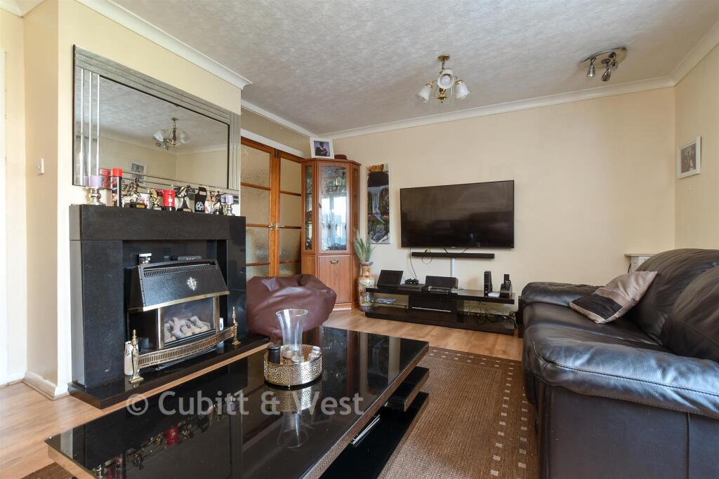 Petridge Road, Redhill, Surrey photo 4