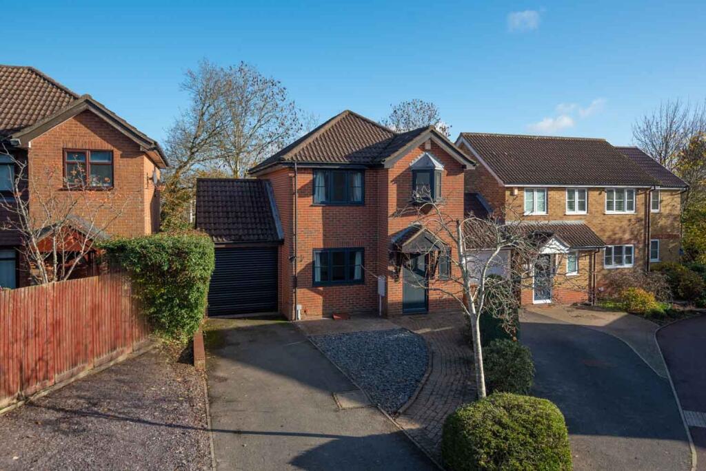 3-bed detached on Cherrywood Rise, Ashford, £400,000