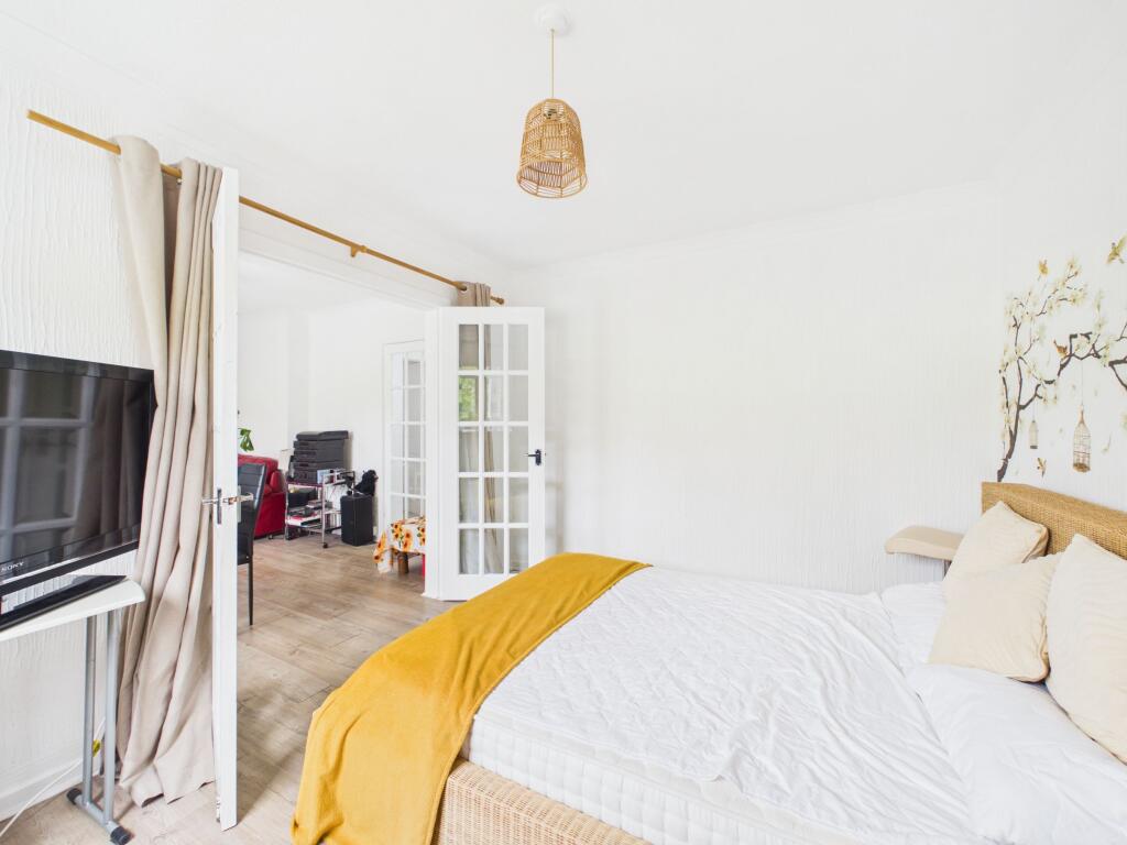 Apartment in East Kilbride, Whitemoss, The Village - More