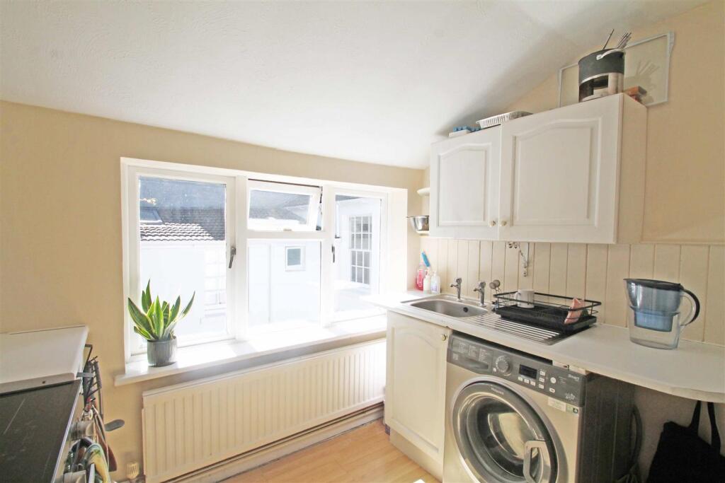 Apartment in Brighton, Brunswick - More