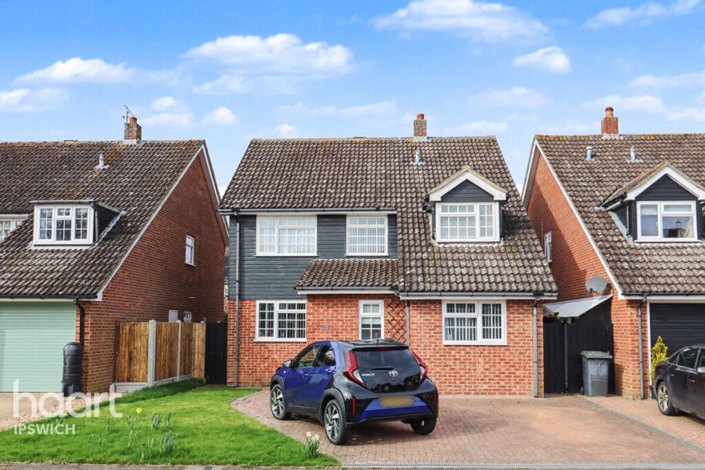 4-bed detached on Peters Grove, Ipswich, £425,000