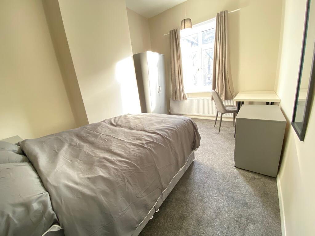 Main image of property: 6 Watlands View, Newcastle-under-Lyme, ST5