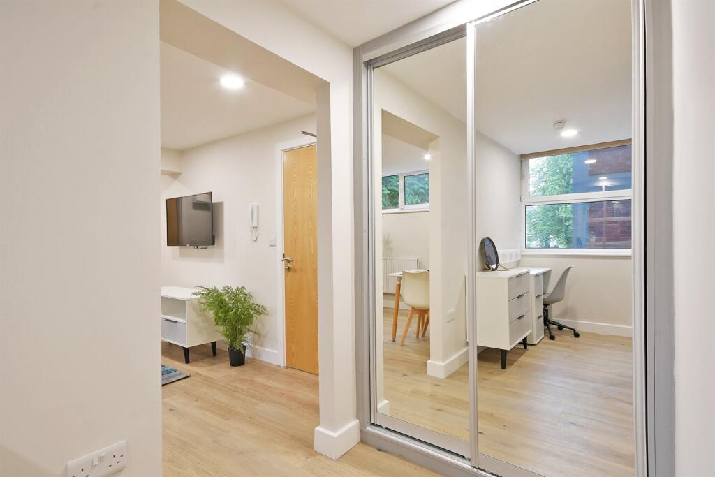 Apartment in Sheffield - View 4