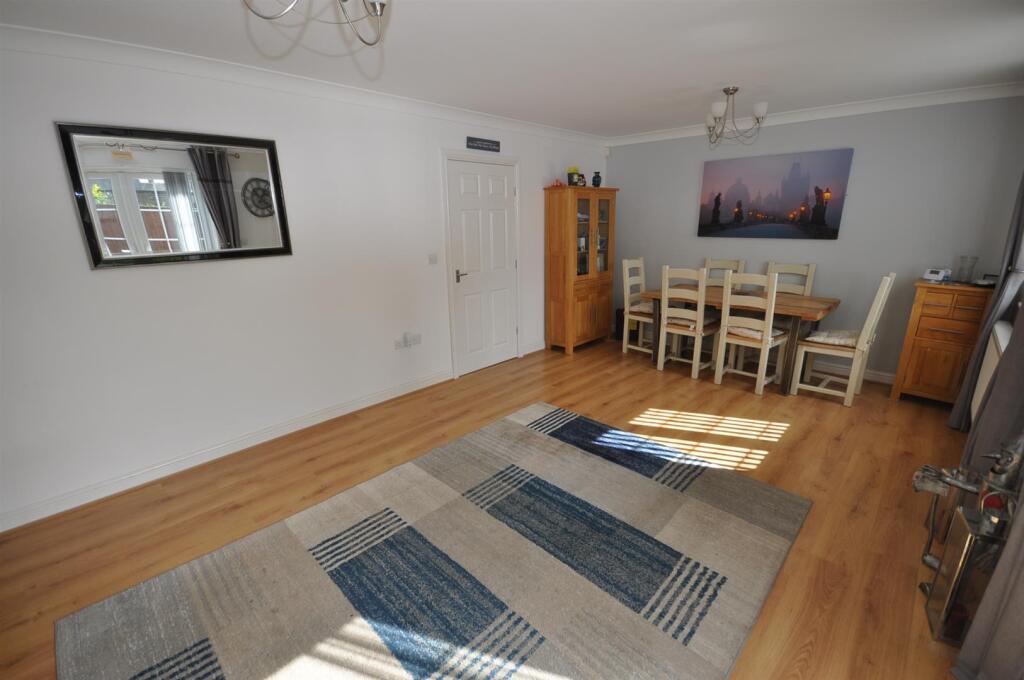 House in Doncaster, Thorne - View 4