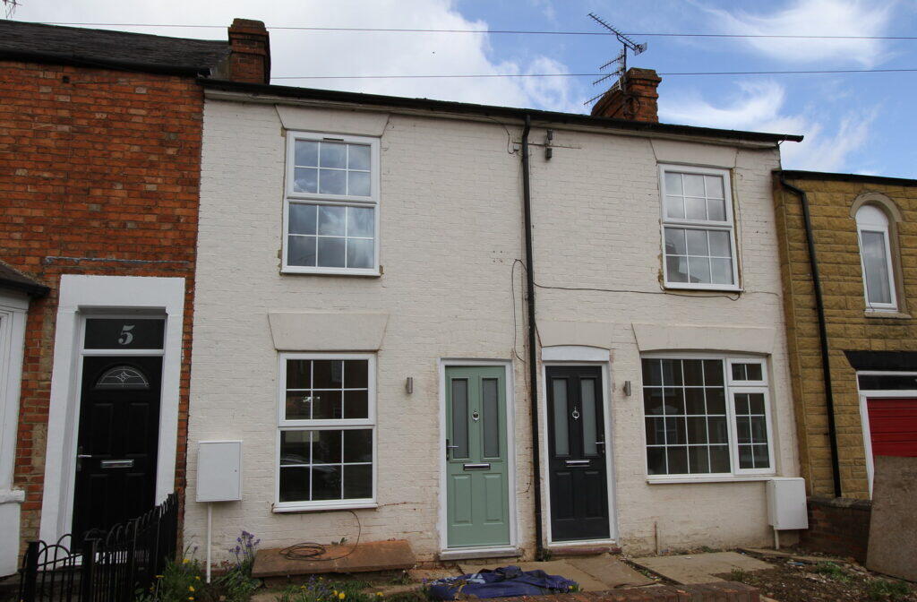 Main image of property: Centre Street, Banbury, OX16 3LG
