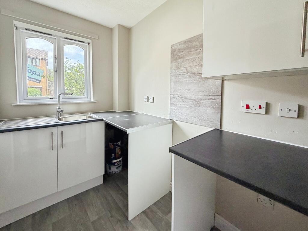 Apartment in Giffnock, Orchard Park - View 2