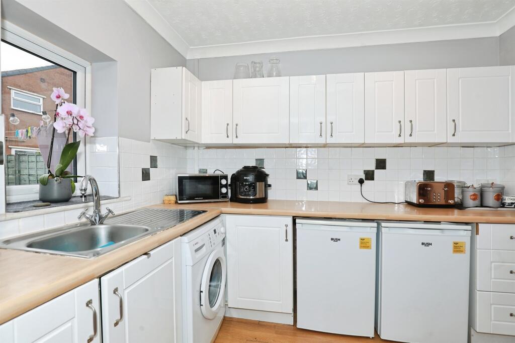 Mount Pleasant Road, Davenham, Northwich photo 4