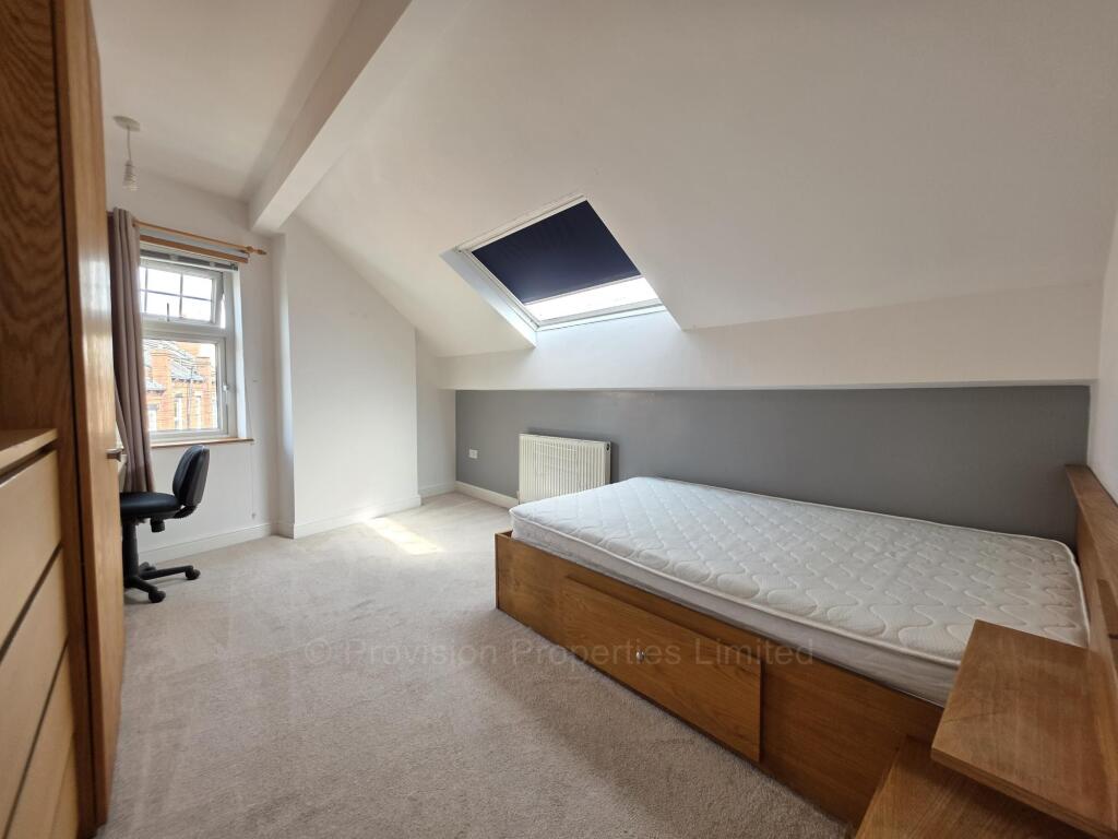 8 bedroom terraced house for rent