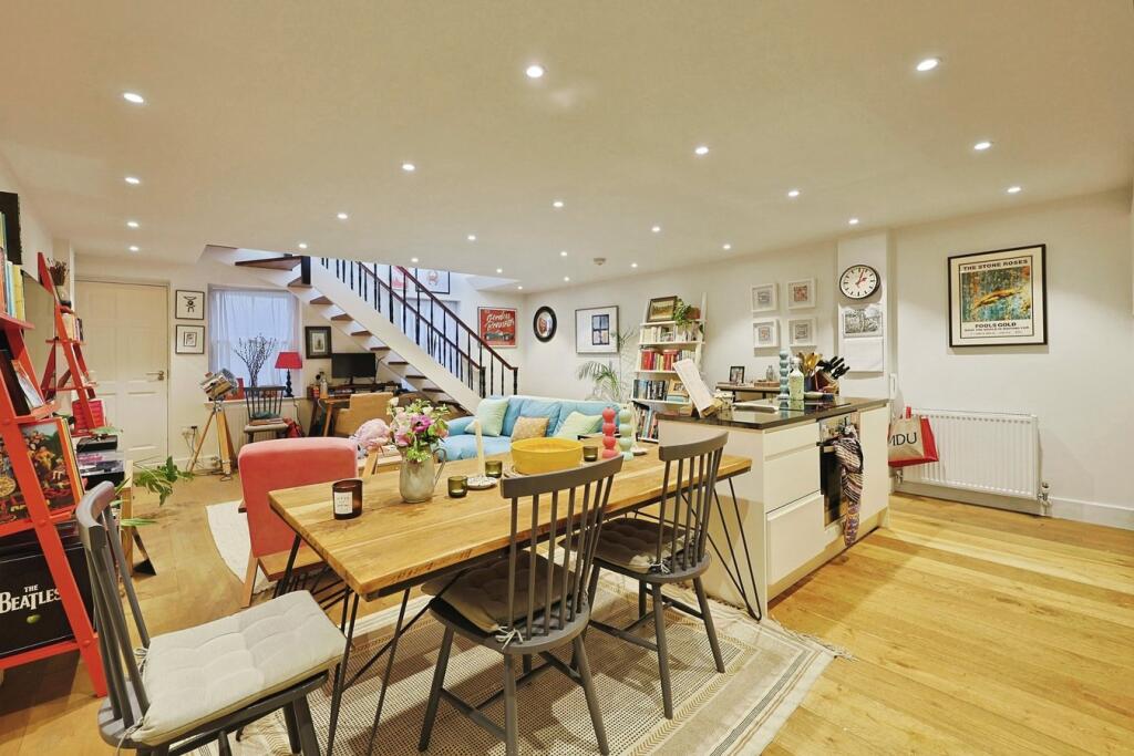 Apartment in London, Paddington - More