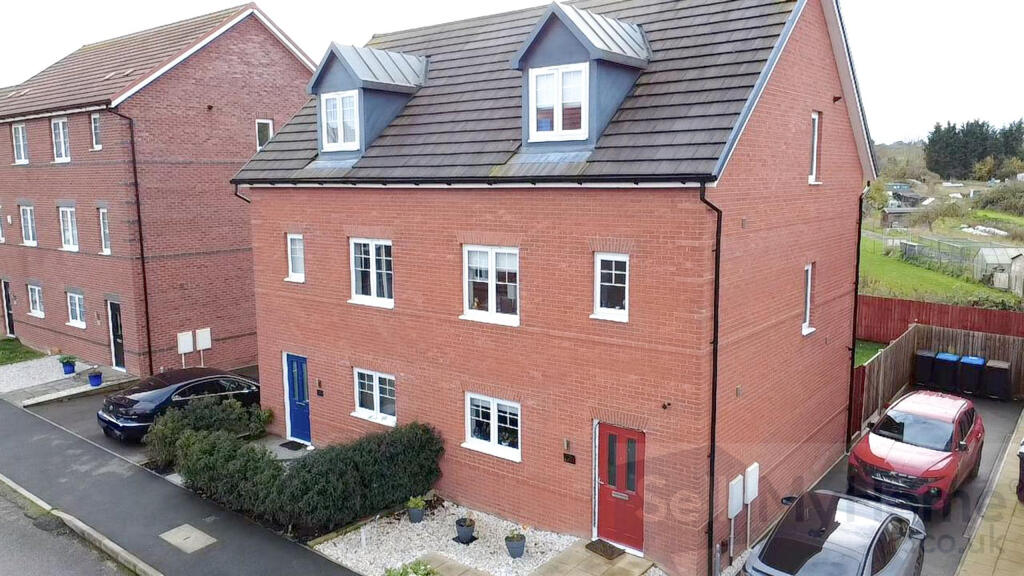 4-bed semi-detached on Notleyfield Close, Earl Shilton, Leicester, £265,000