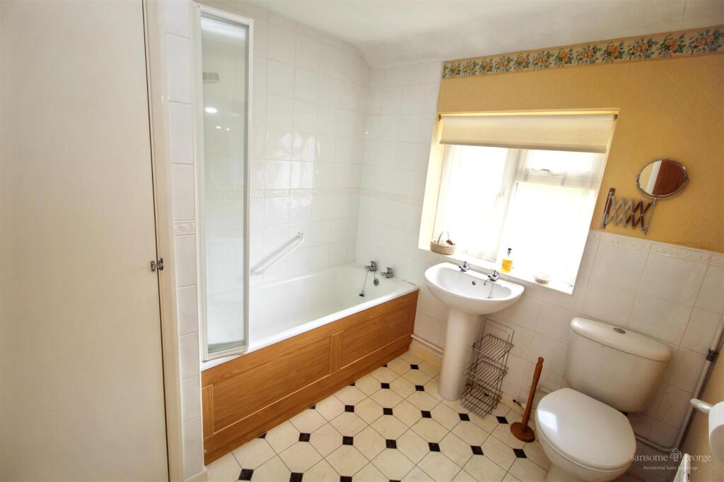 Fairford Road, Tilehurst, Reading – pohled 6