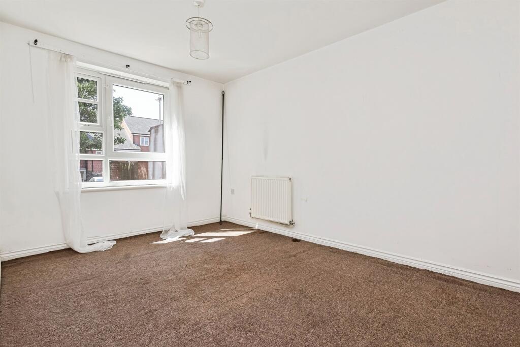House in Birmingham, Stockland Green - More