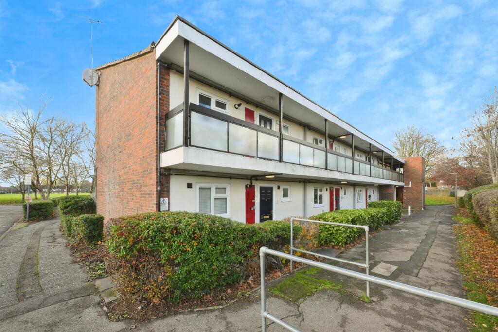 Neal Court, Waltham Abbey photo 3