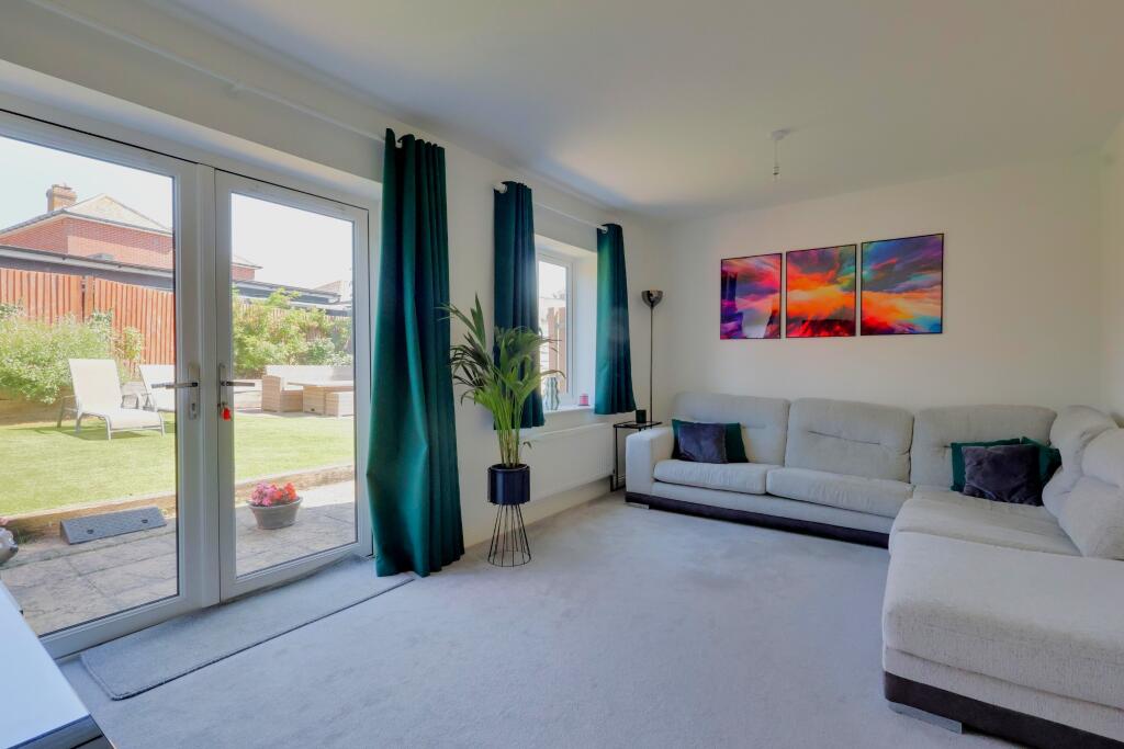 Longcroft Way, Havant - View 4