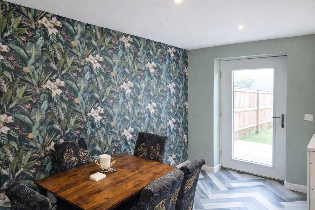 Postchaise Close, Hook, Hampshire photo 3