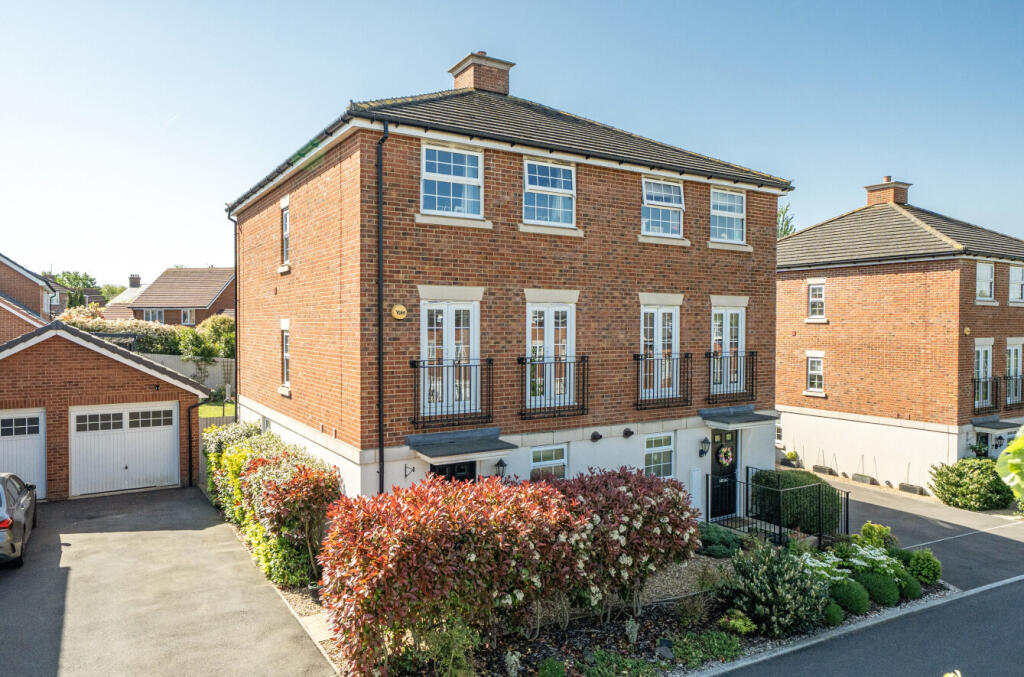 Main image of property: Skates Drive, Wokingham, Berkshire, RG41