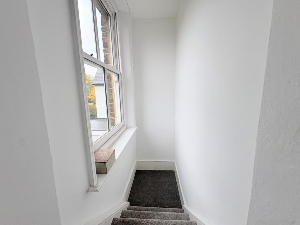 Apartment in London, Hampton Wick - More