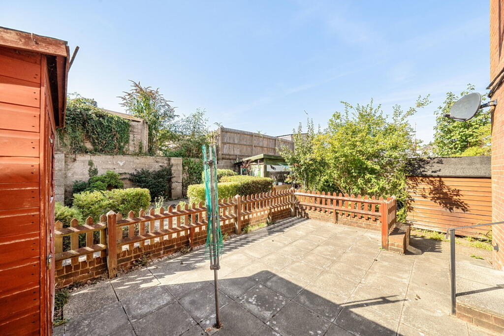 Apartment in Tunbridge Wells, High Brooms, Southborough - View 4