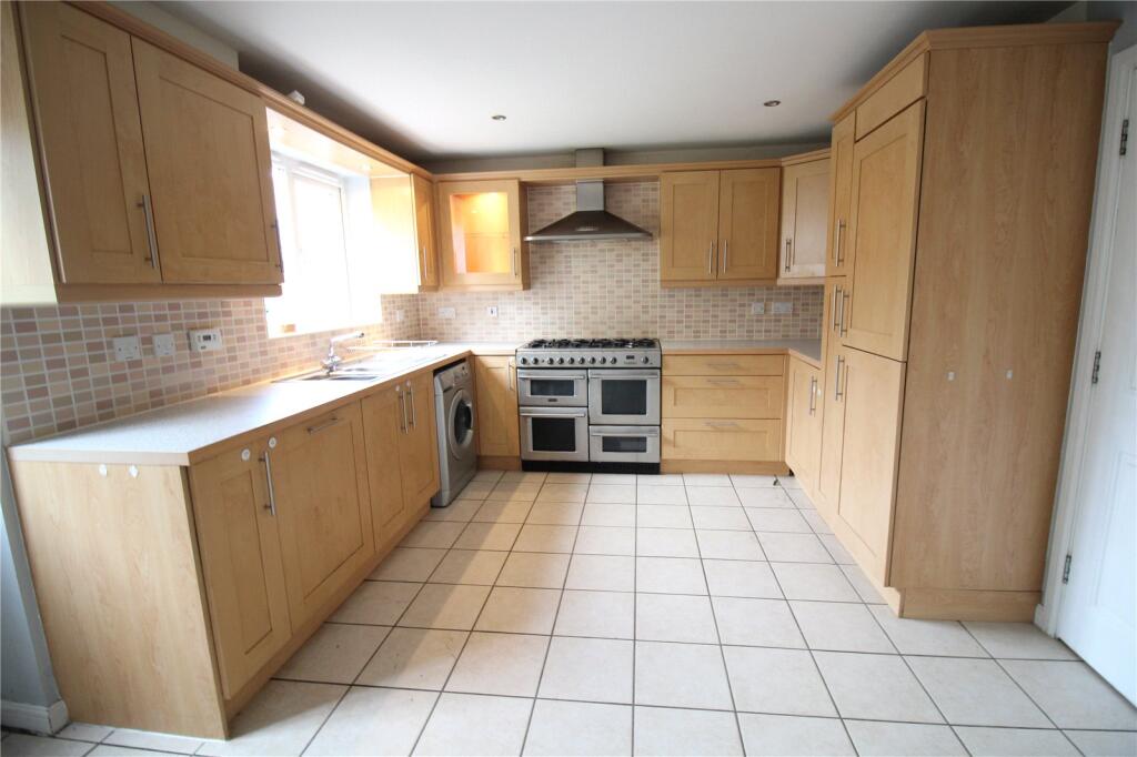 Birkdale Close, Swindon, Wiltshire, SN25 photo 3
