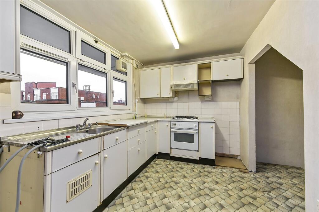 3, Woking Close photo 3